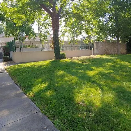 Le Petit Nid Perche Apartamento Arles