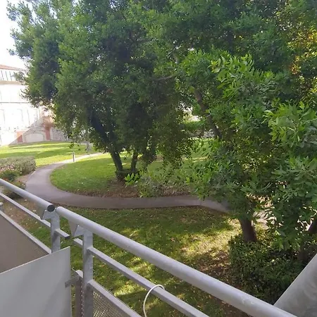 Le Petit Nid Perche Apartamento Arles